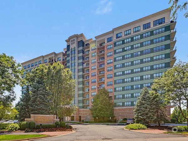6420 Double Eagle Drive, Unit 905, Woodridge, IL 60517