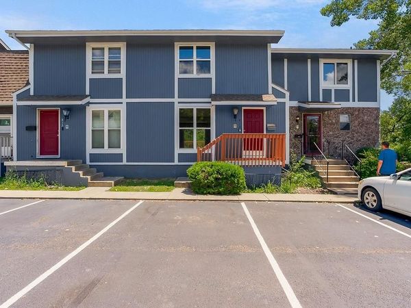 813 Lakeview Drive, Grandview, MO 64030