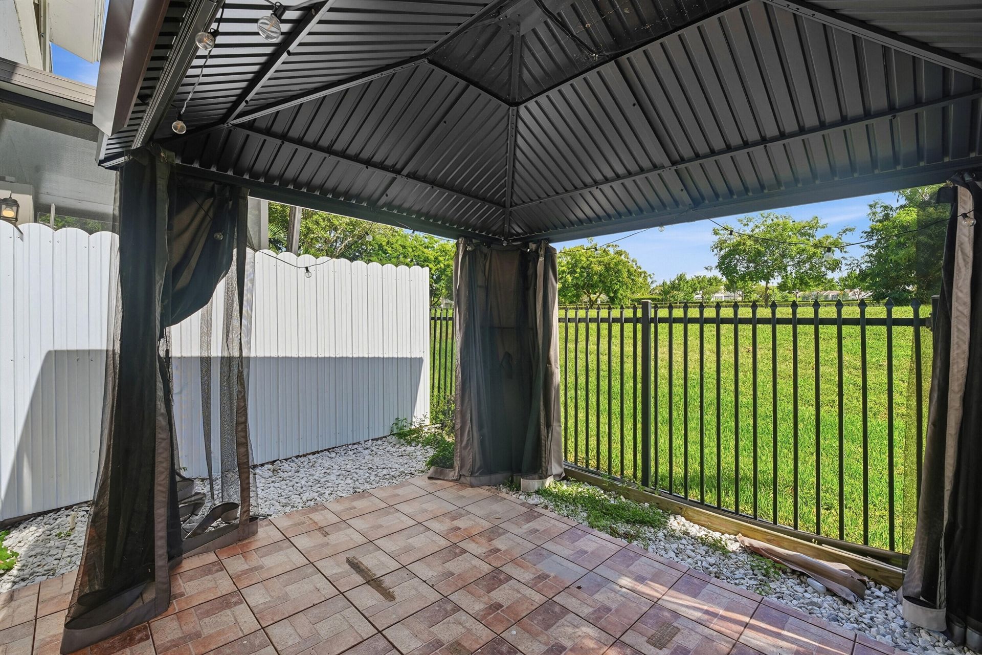 642 NE 195th Street, Miami, FL 33179 Photo