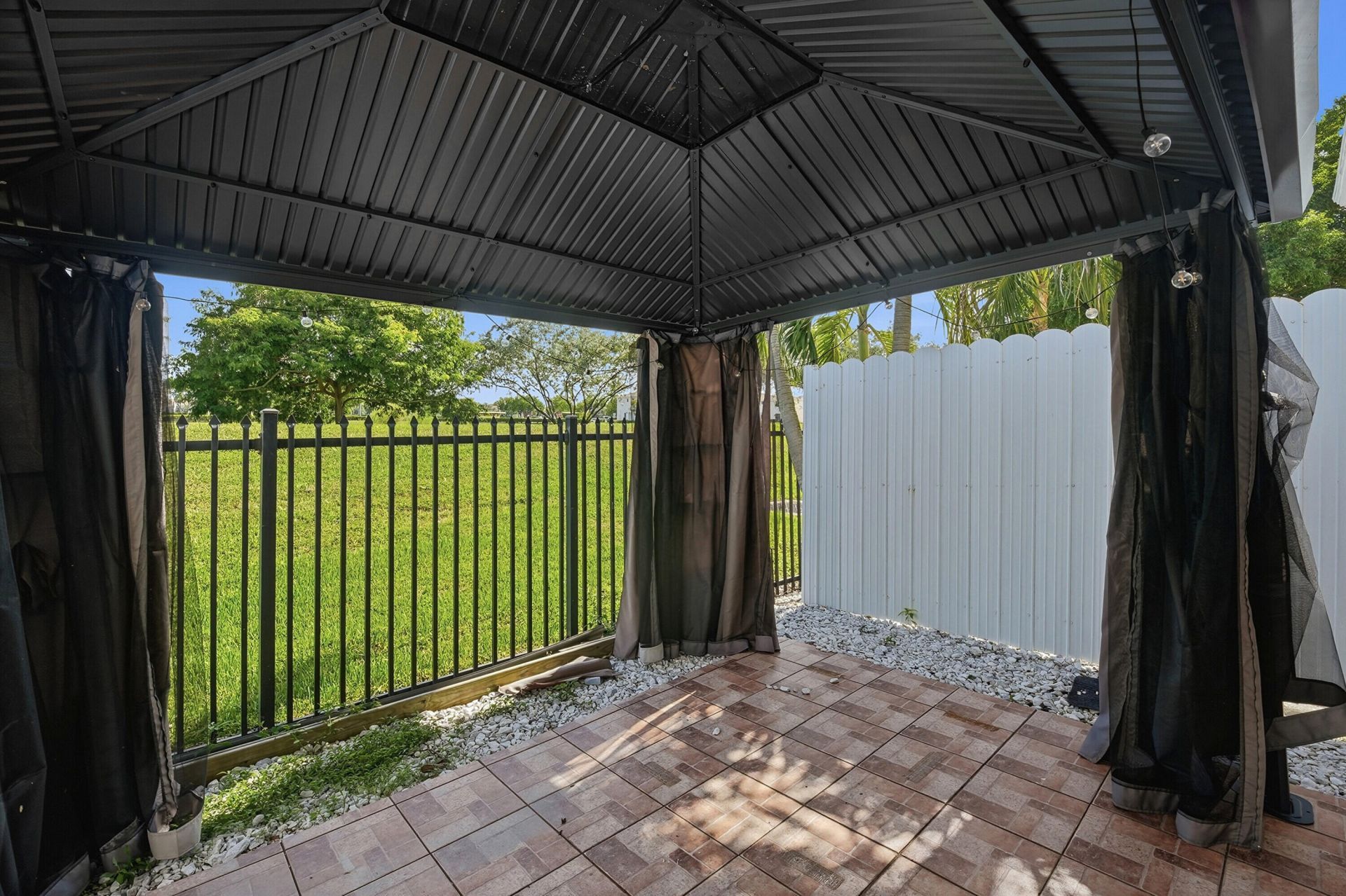 642 NE 195th Street, Miami, FL 33179 Photo