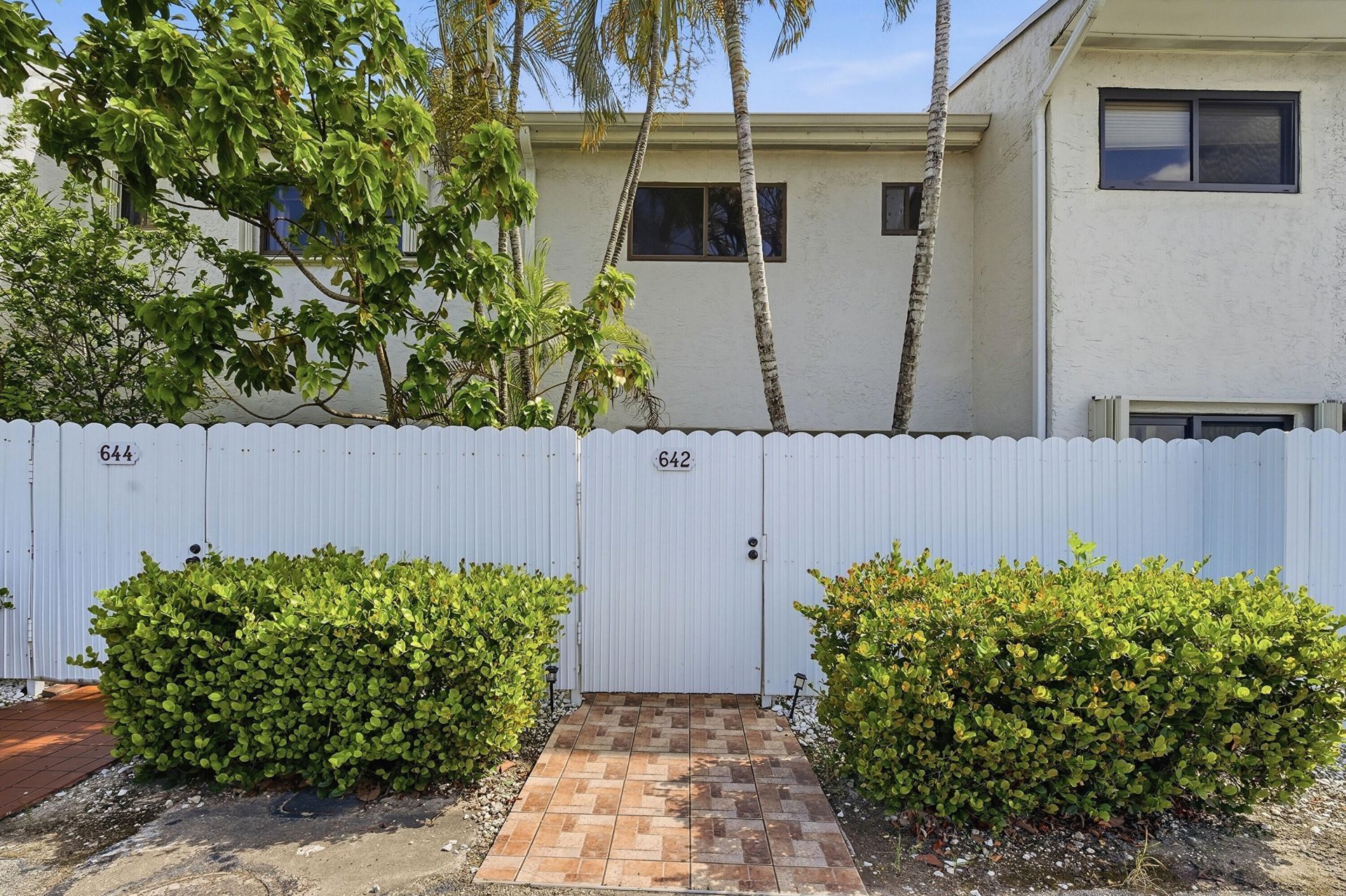 642 NE 195th Street, Miami, FL 33179 Photo