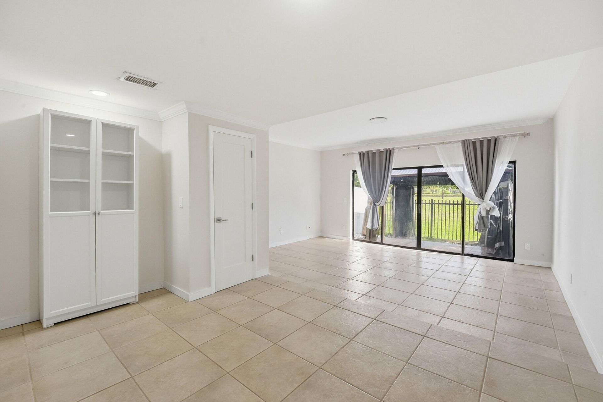 642 NE 195th Street, Miami, FL 33179 Photo
