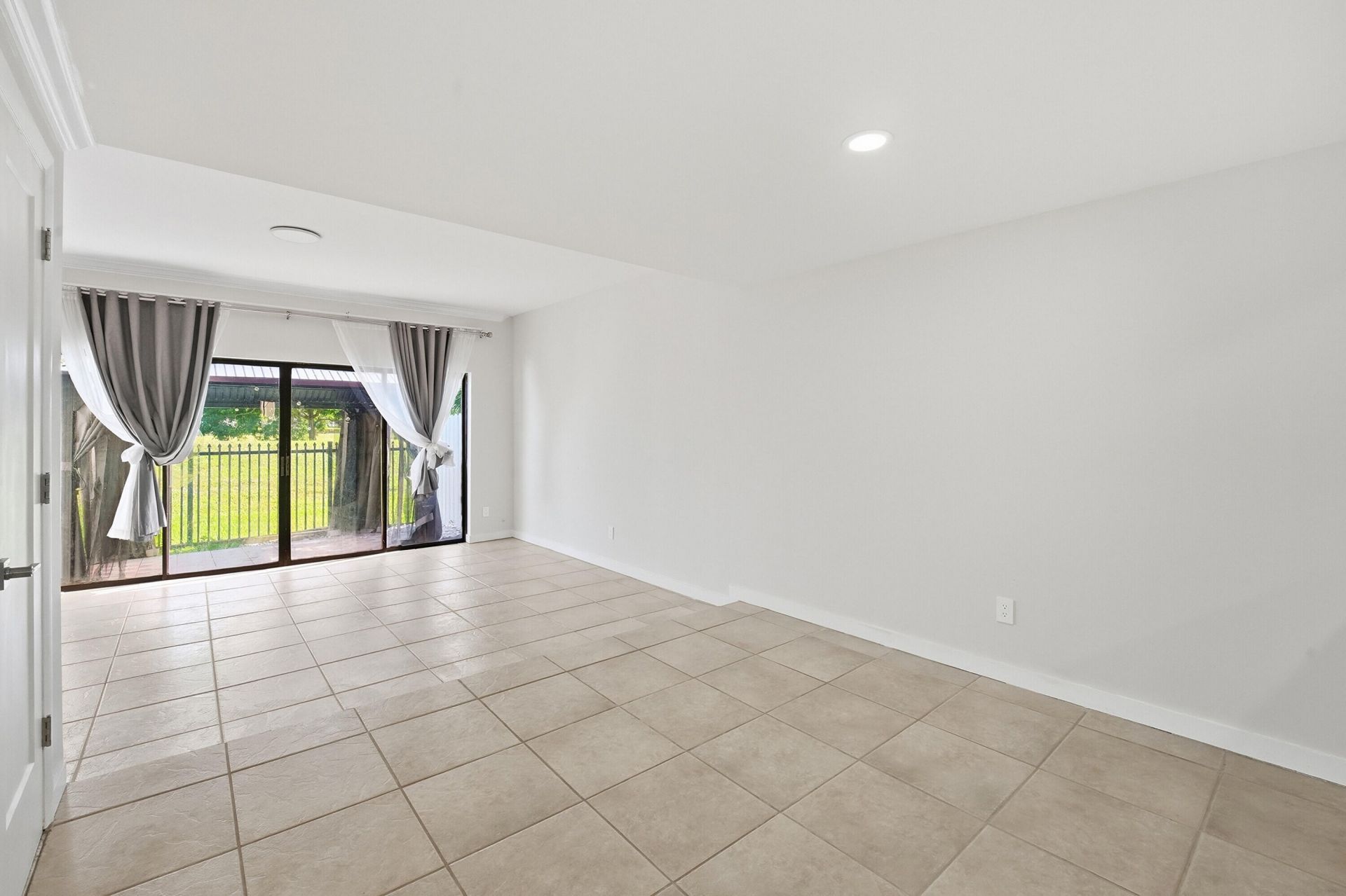 642 NE 195th Street, Miami, FL 33179 Photo