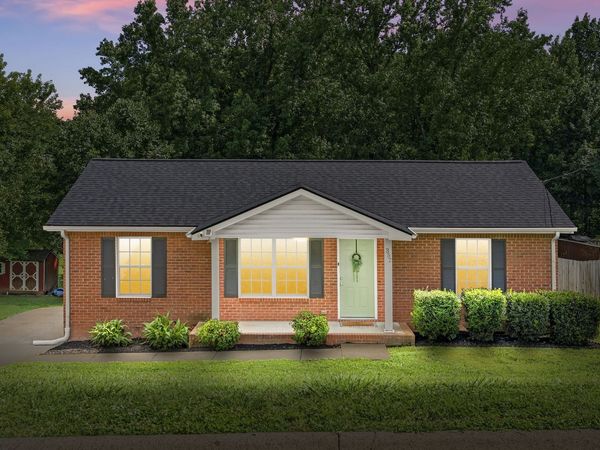 352 Donna Dr, Clarksville, TN 37042