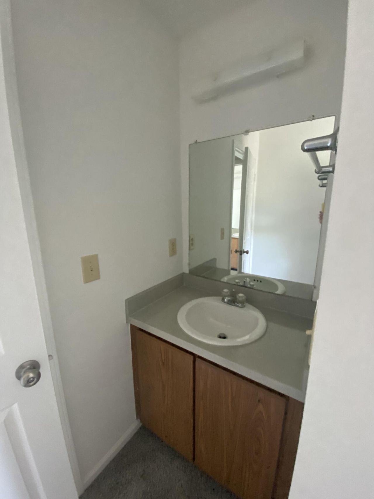 8042 Thelen Street Photo 10