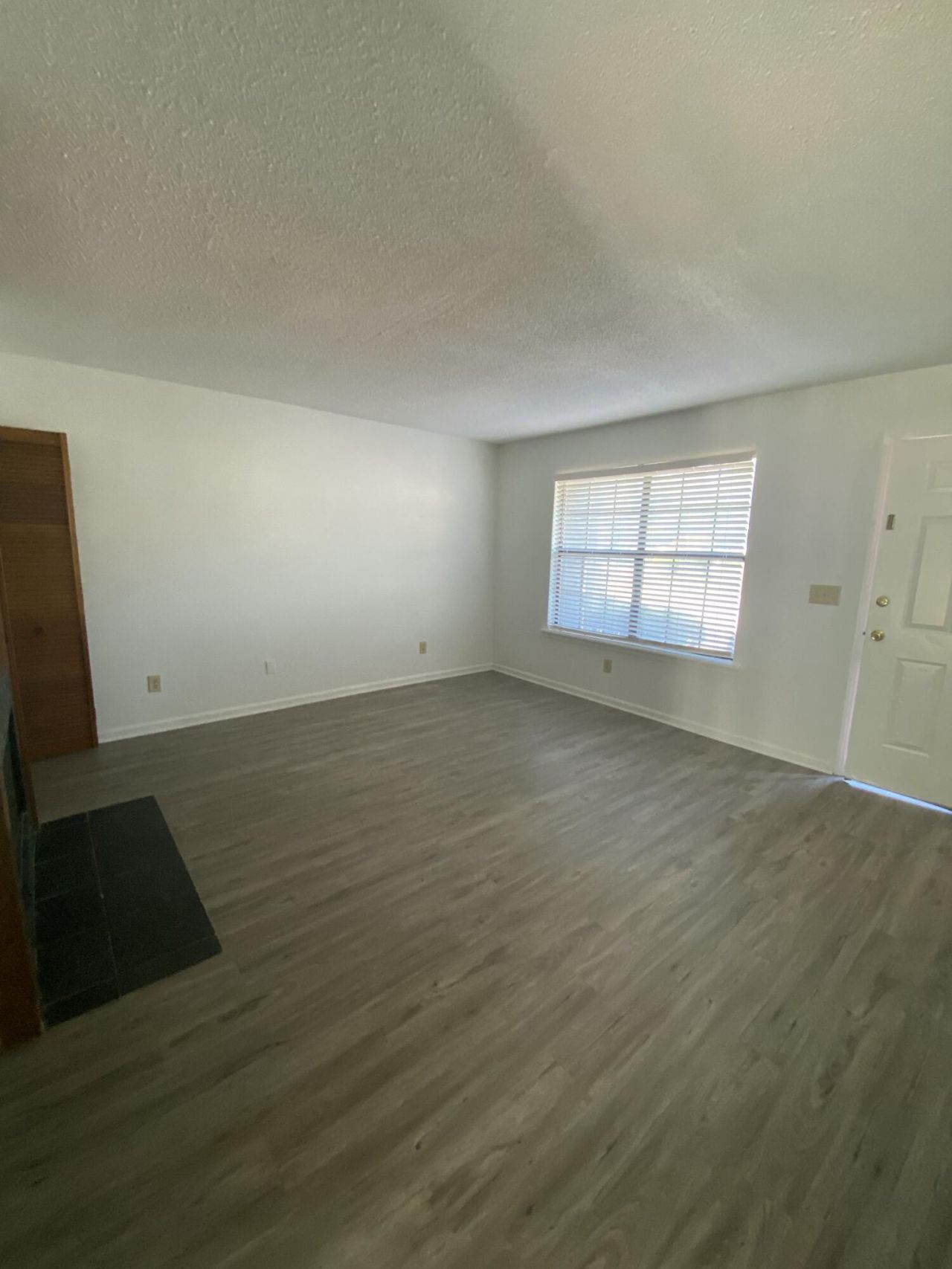 8042 Thelen Street Photo 5