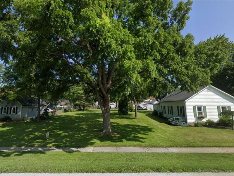 241 W 3rd Street, Perrysburg, OH 43551 Photo 2