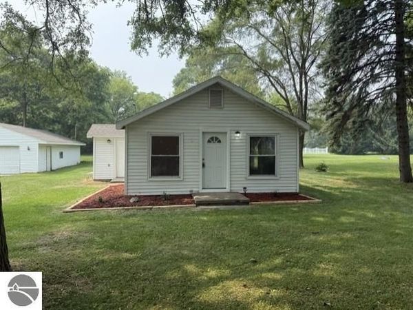 527 Teman Street, St Louis, MI 48880