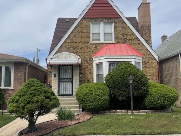 10216 S Calumet Avenue , Chicago, IL 60628