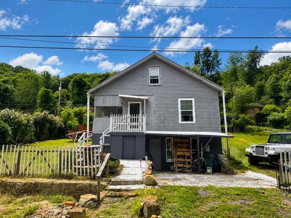 109 SECONDARY ROAD, MOUNT HOPE, WV 25880