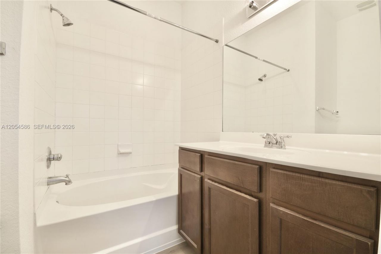 10870 NW 88th Ter , Unit 222, Doral, FL 33178 Photo