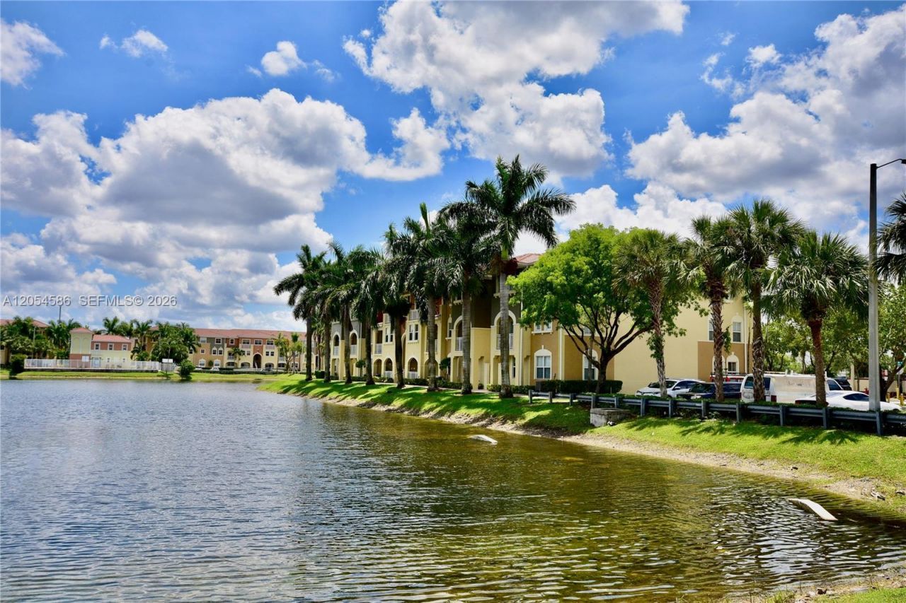 10870 NW 88th Ter , Unit 222, Doral, FL 33178 Photo