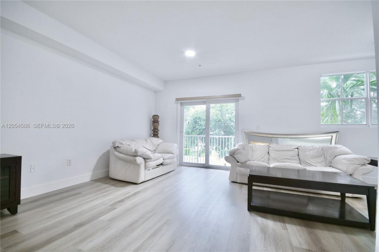 10870 NW 88th Ter , Unit 222, Doral, FL 33178 Photo