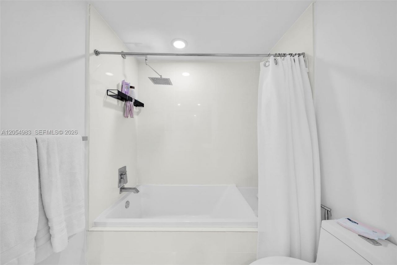 45 SW 9th St , Unit 3909, Miami, FL 33130 Photo
