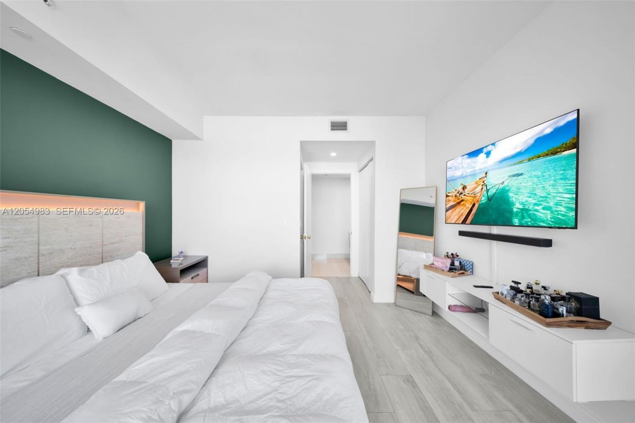 45 SW 9th St , Unit 3909, Miami, FL 33130 Photo