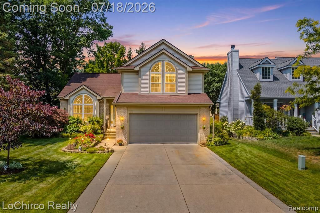 321 Forestview Drive, Waterford Township, MI 48327 Main Photo