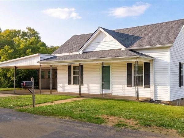 11 Hackney Street , Lexington, NC 27292