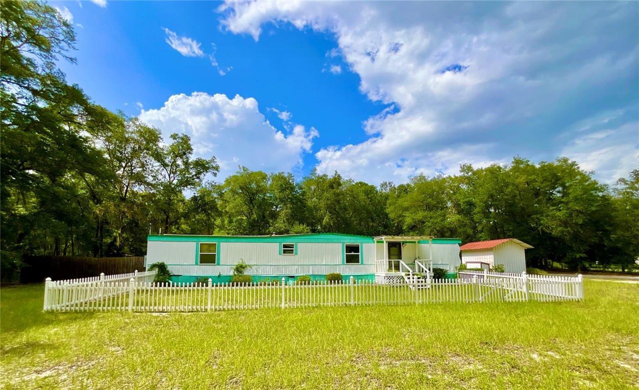 8232 Swan Lake Road , Melrose, FL 32666 Photo