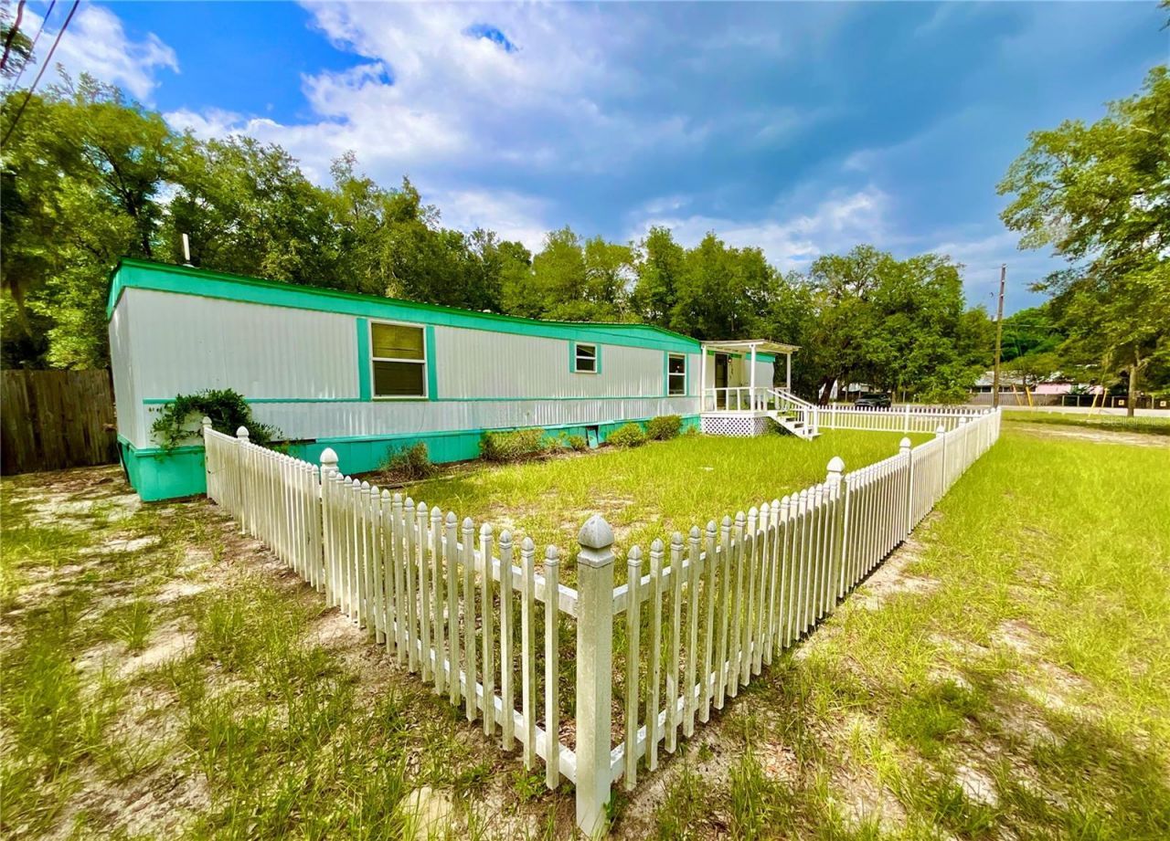 8232 Swan Lake Road , Melrose, FL 32666 Photo