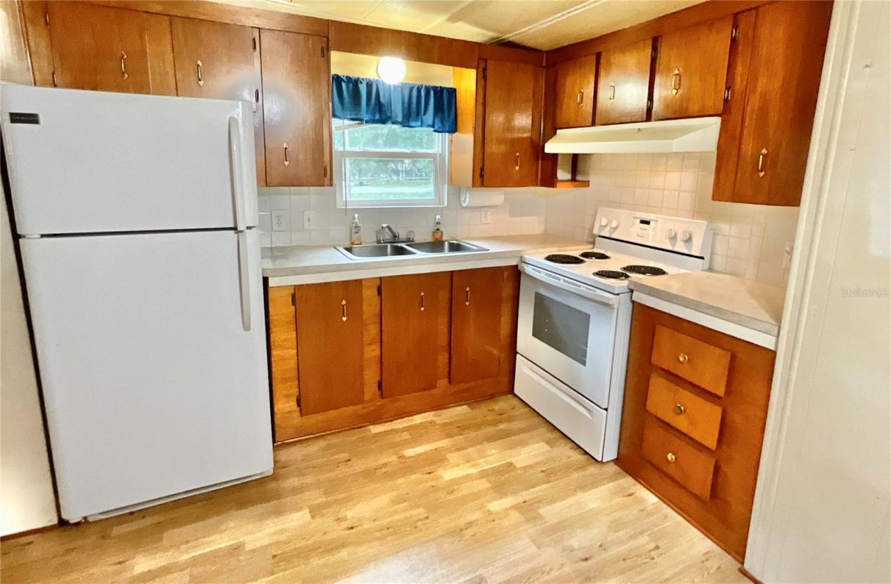 8232 Swan Lake Road , Melrose, FL 32666 Photo