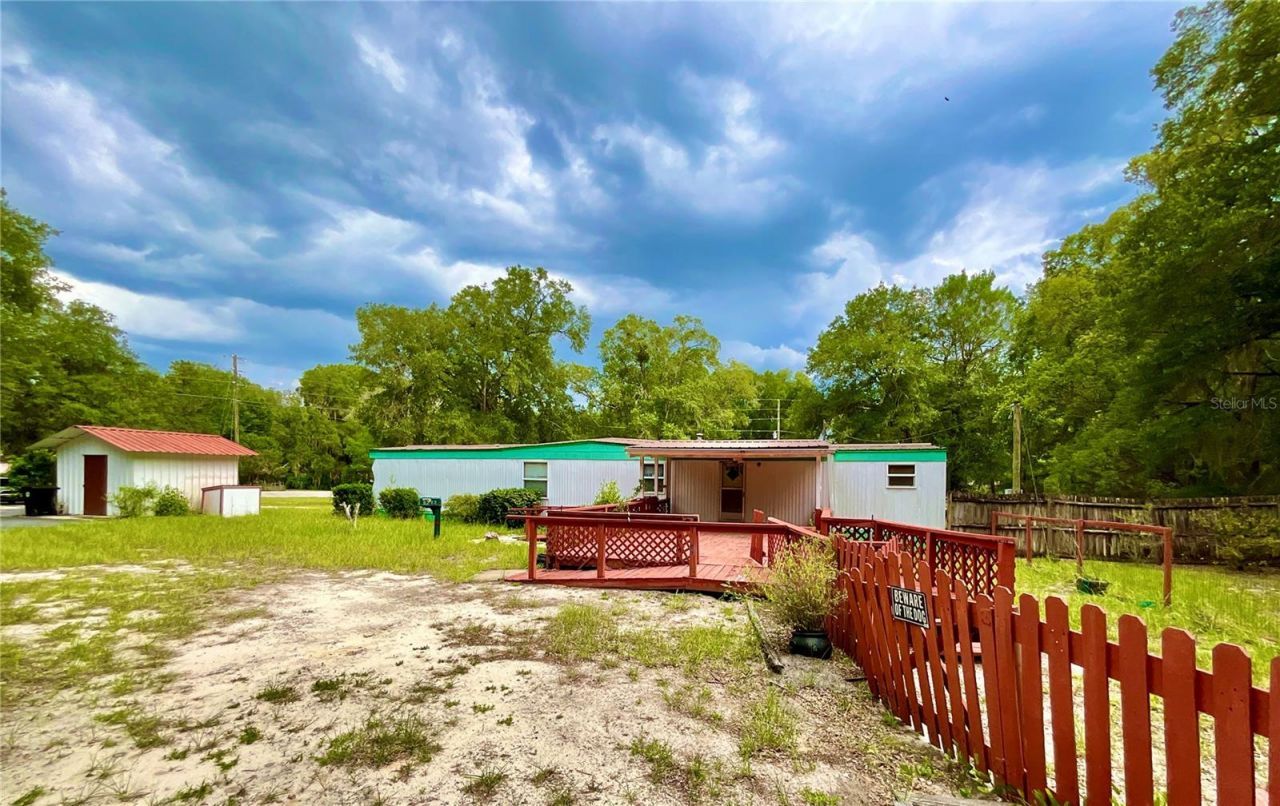 8232 Swan Lake Road , Melrose, FL 32666 Photo