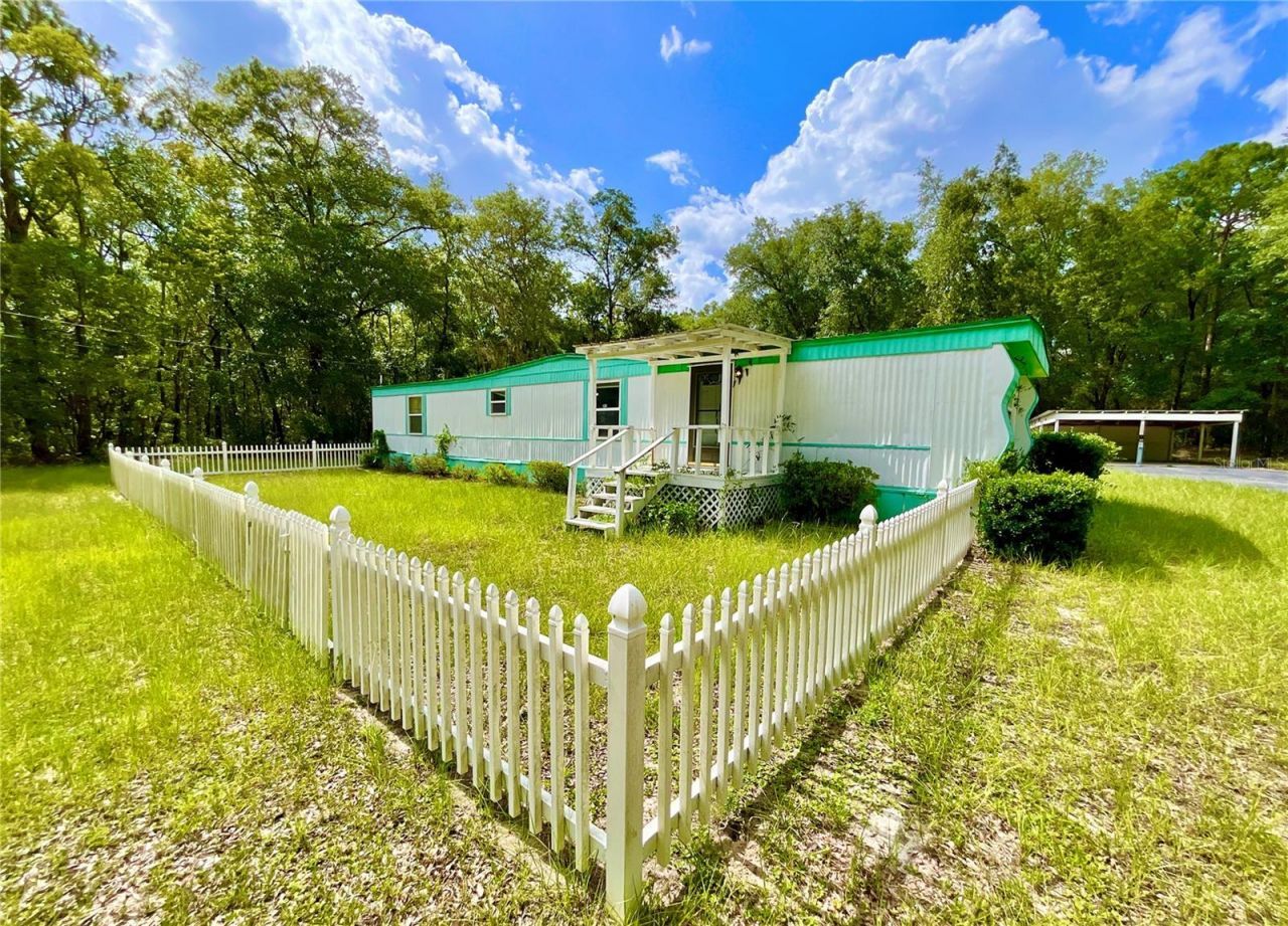 8232 Swan Lake Road , Melrose, FL 32666 Photo