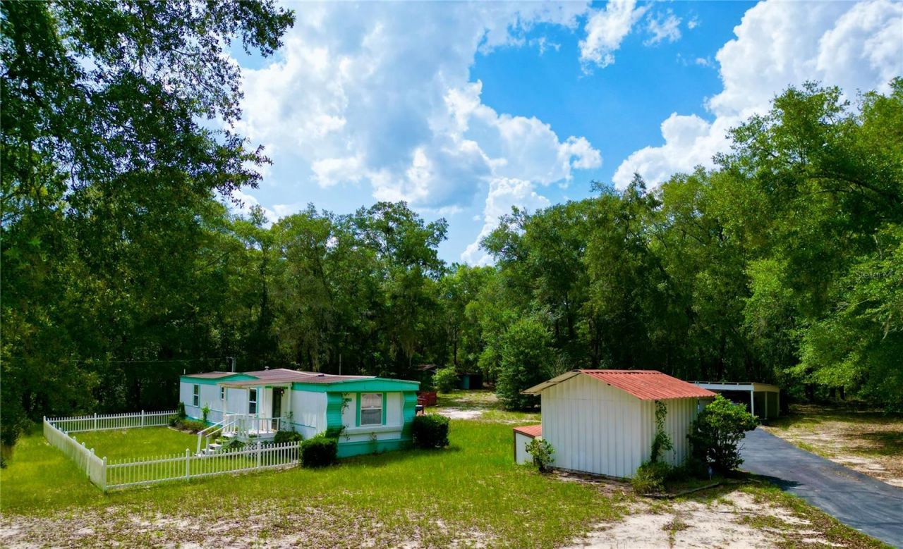 8232 Swan Lake Road , Melrose, FL 32666 Photo