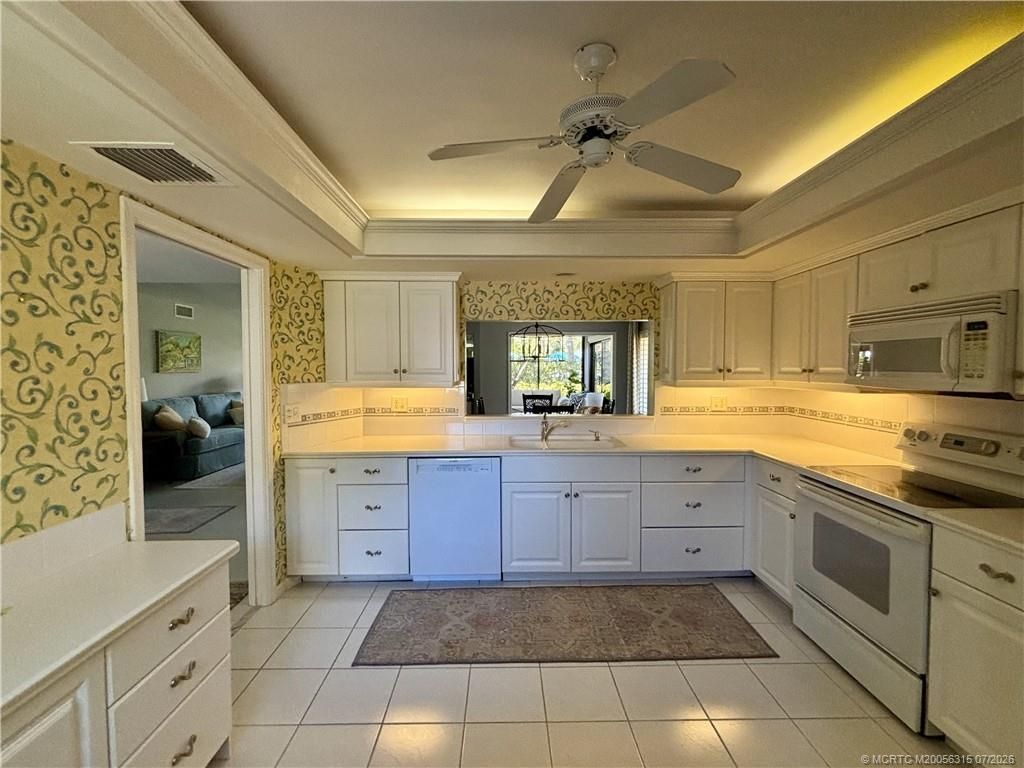 5152 SE Club Way , Unit 104, Stuart, FL 34997 Photo
