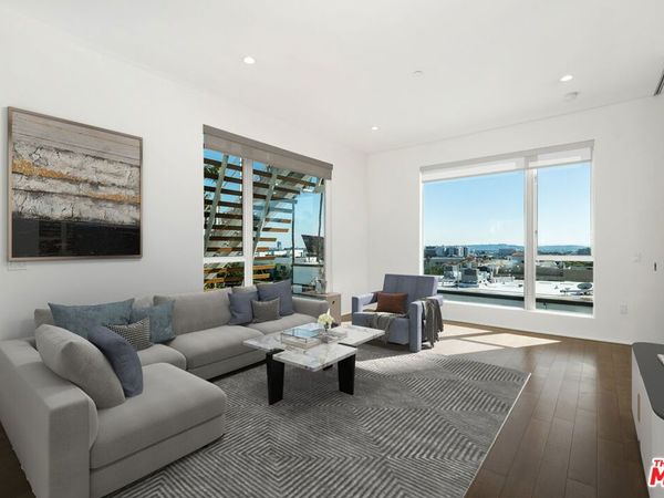935 N San Vicente Boulevard , Unit 7, West Hollywood, CA 90069