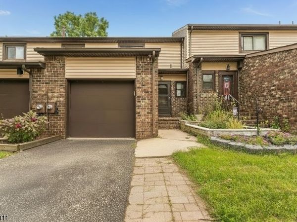 3 Chelsea Cir, Raritan, NJ 08822