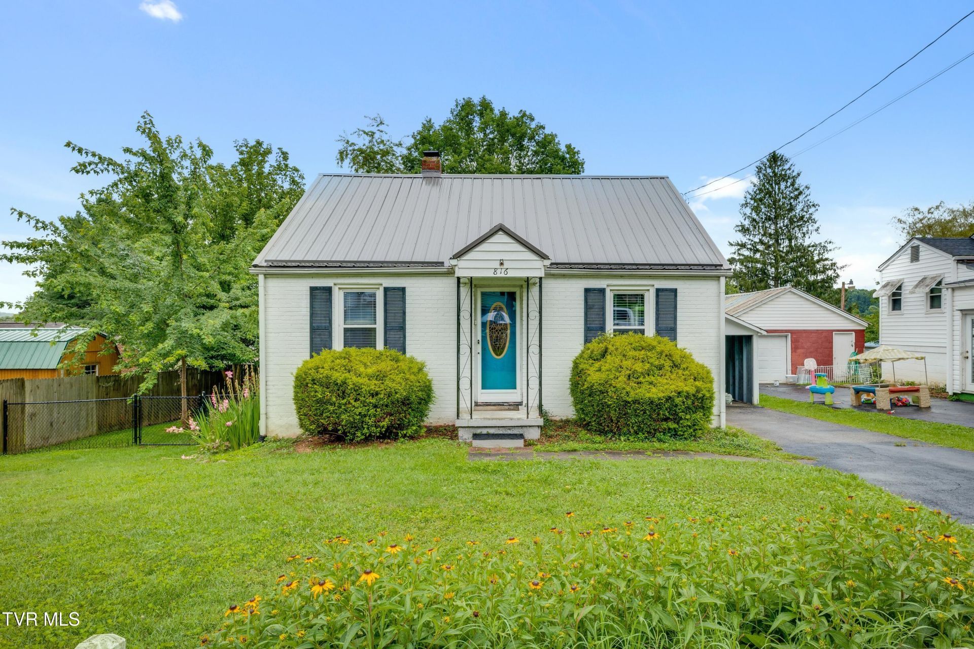 816 Henry Street, Marion, VA 24354 Main Photo
