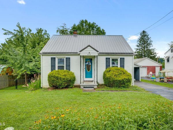 816 Henry Street, Marion, VA 24354