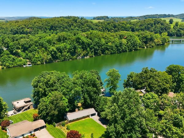 476 Baywood Drive, Piney Flats, TN 37686