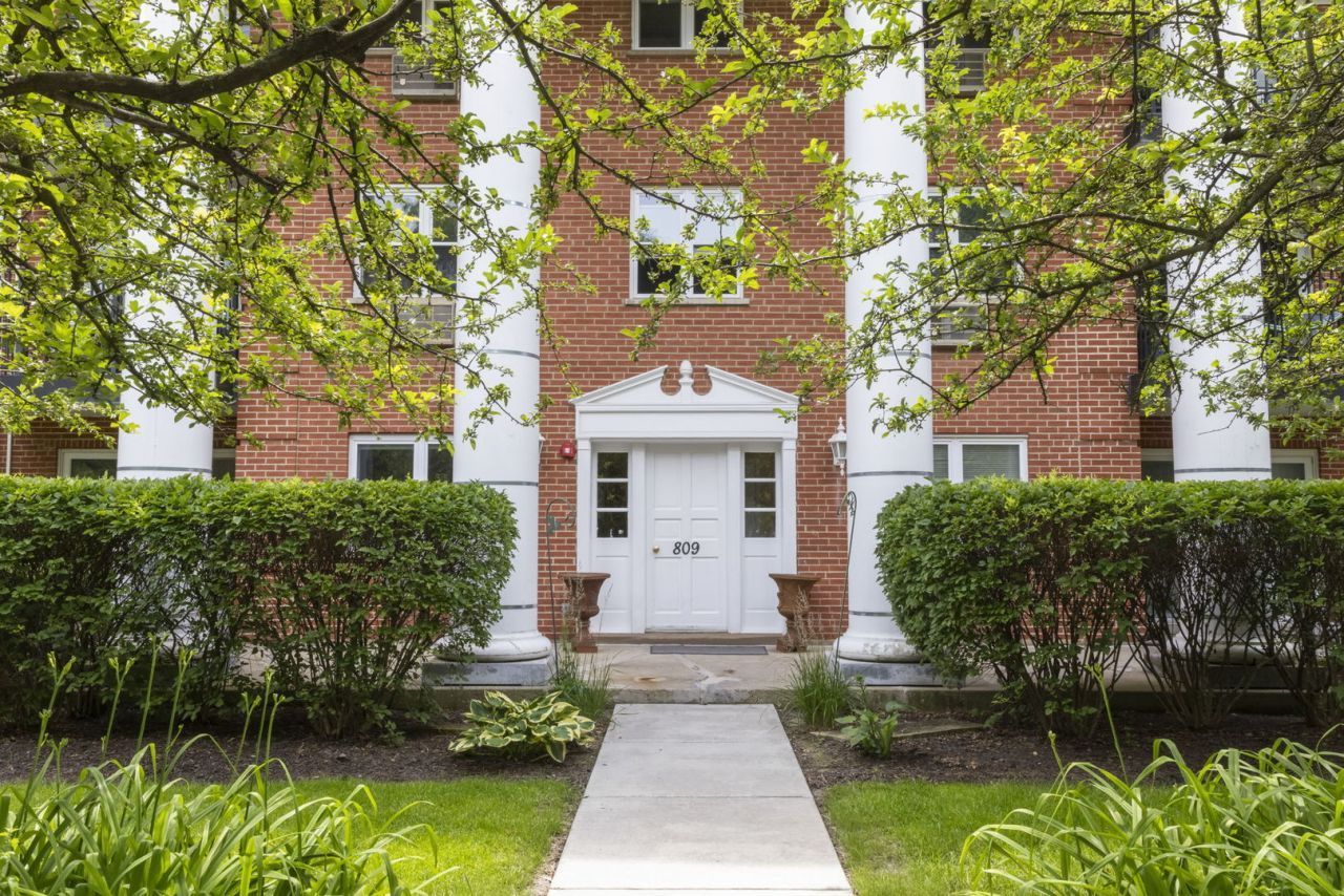 809 E Miner Street , Arlington Heights, IL 60004