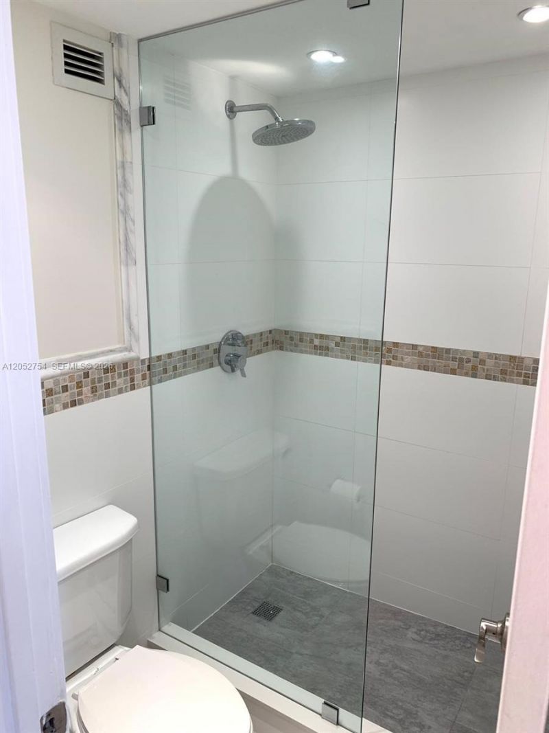 2899 Collins Ave , Unit 724, Miami Beach, FL 33140 Photo