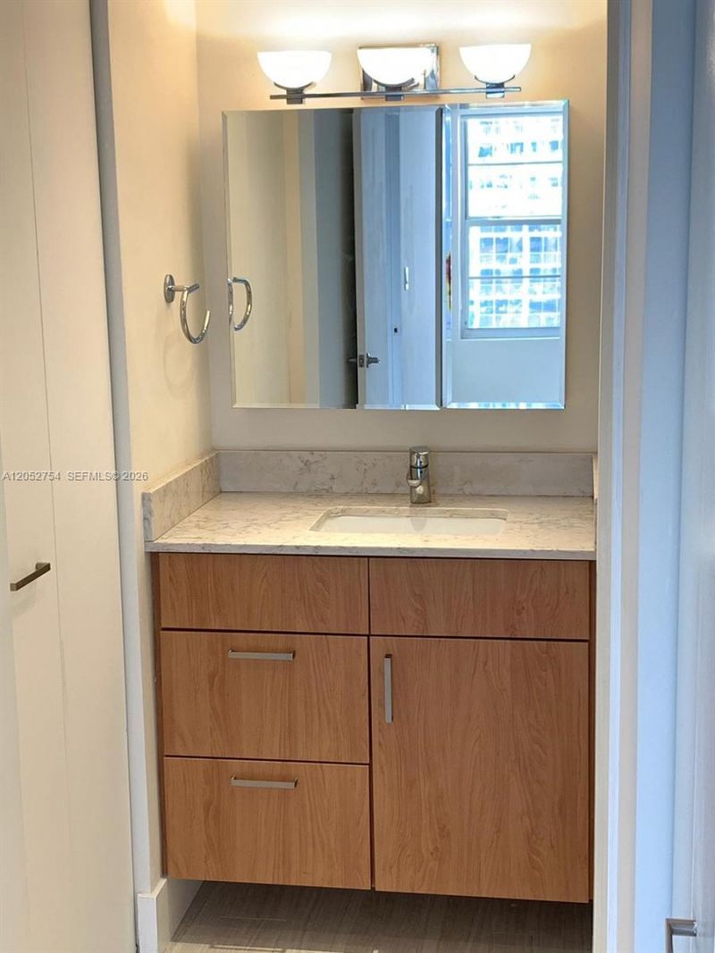 2899 Collins Ave , Unit 724, Miami Beach, FL 33140 Photo
