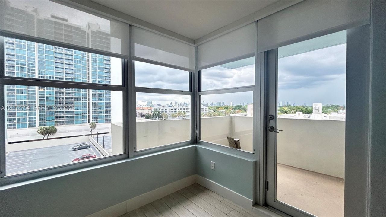 2899 Collins Ave , Unit 724, Miami Beach, FL 33140 Photo