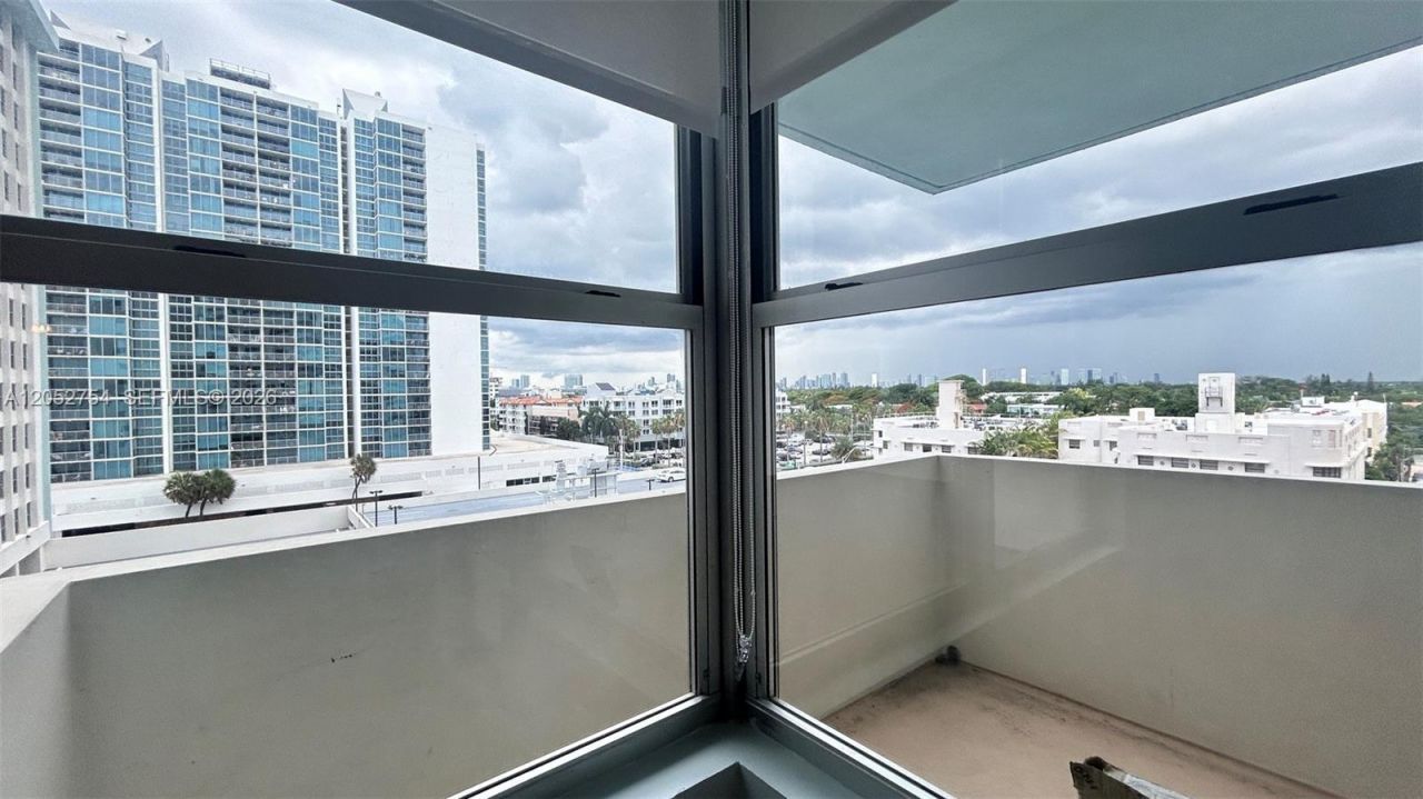2899 Collins Ave , Unit 724, Miami Beach, FL 33140 Photo