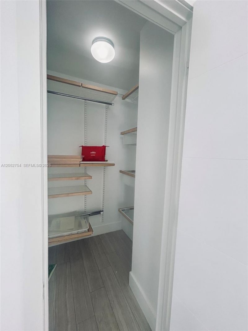 2899 Collins Ave, Unit 724, Miami Beach, FL 33140 Photo