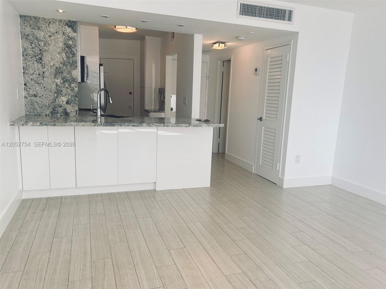 2899 Collins Ave, Unit 724, Miami Beach, FL 33140 Photo