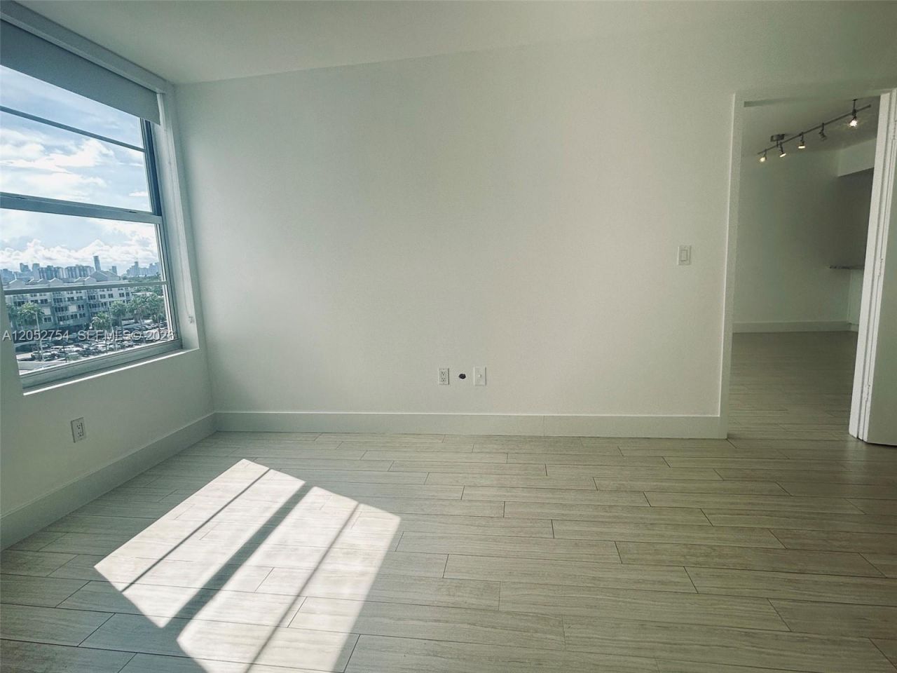 2899 Collins Ave, Unit 724, Miami Beach, FL 33140 Photo
