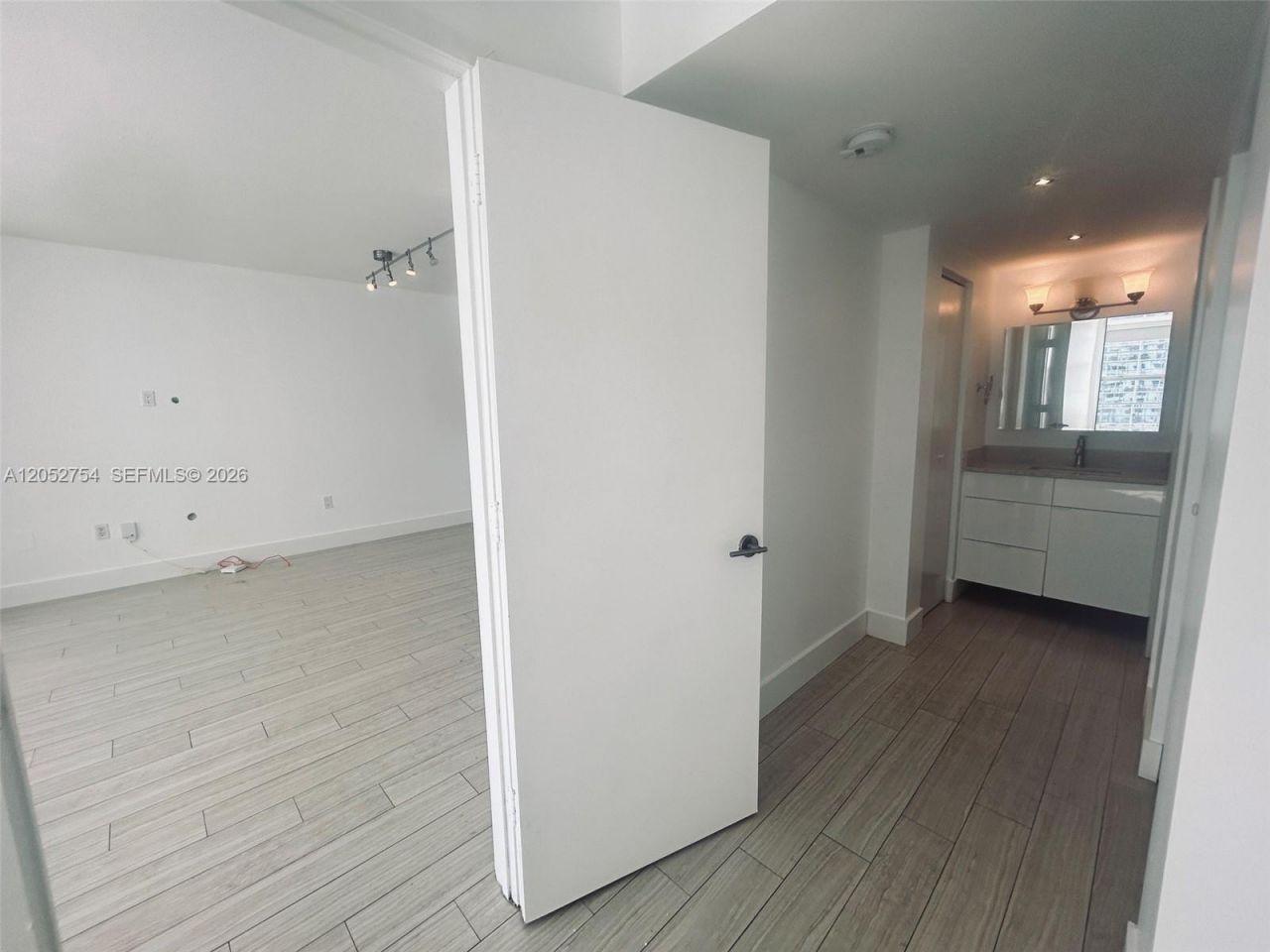 2899 Collins Ave, Unit 724, Miami Beach, FL 33140 Photo