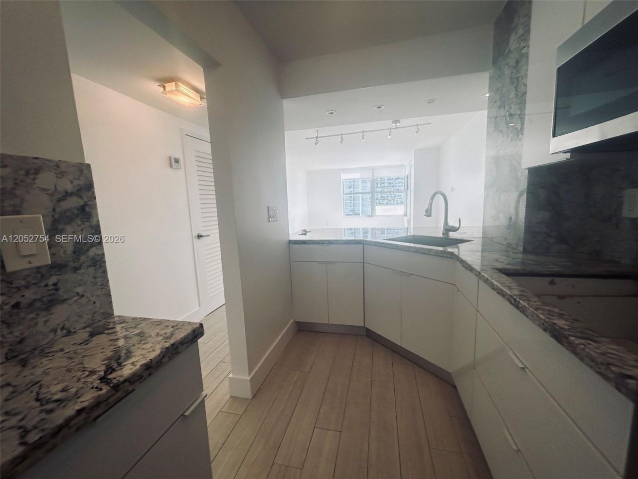 2899 Collins Ave, Unit 724, Miami Beach, FL 33140 Photo
