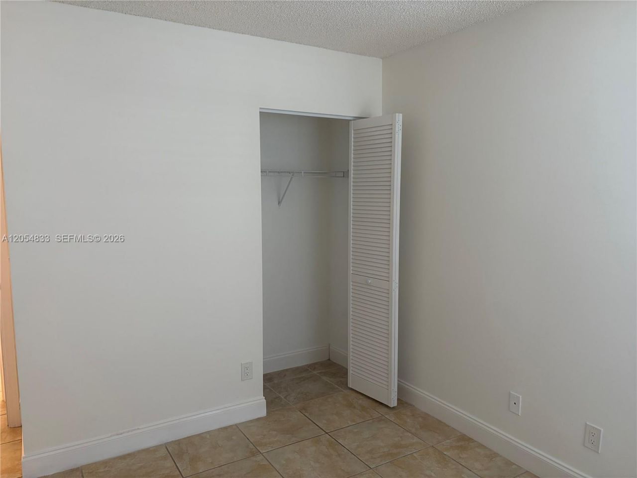 9020 N Lake Park Cir N , Davie, FL 33328 Photo