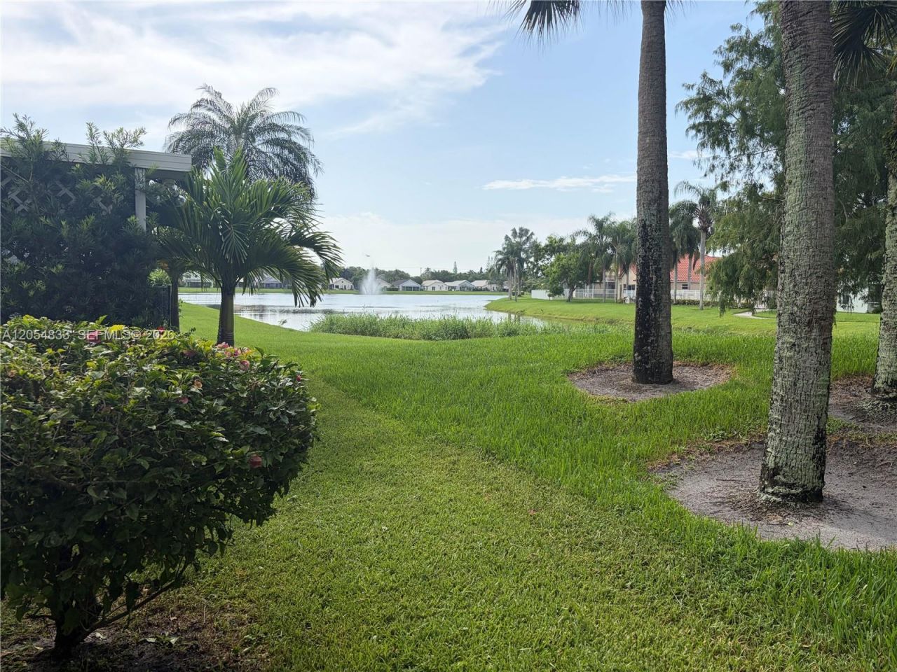 9020 N Lake Park Cir N , Davie, FL 33328 Photo