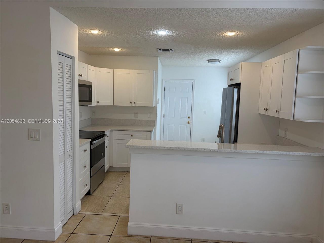 9020 N Lake Park Cir N , Davie, FL 33328 Photo