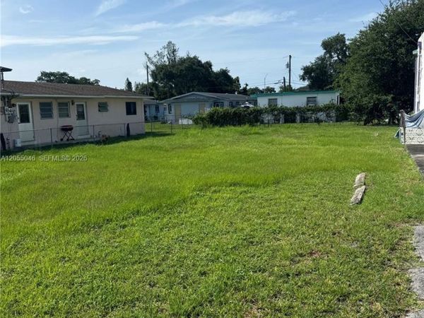 2990 NW 48th St , Miami, FL 33142