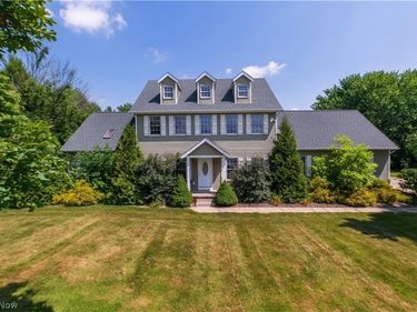 1807 Smith Kramer Street NE, Hartville, OH 44632