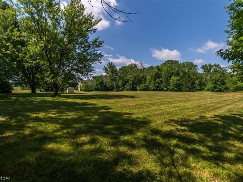 1807 Smith Kramer Street NE, Hartville, OH 44632 Photo 12