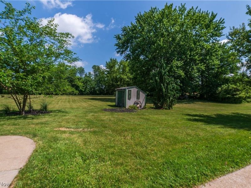 1807 Smith Kramer Street NE, Hartville, OH 44632 Photo 14